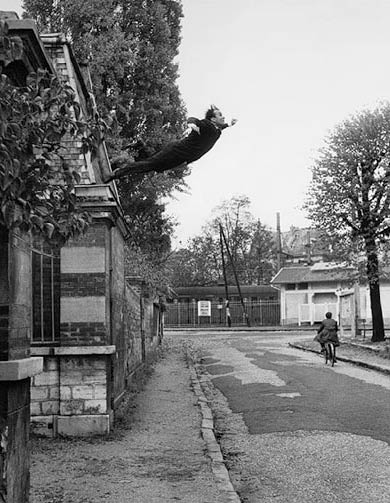 Yves Klein & Harry Shunk, Le saut dans le vide, 1960